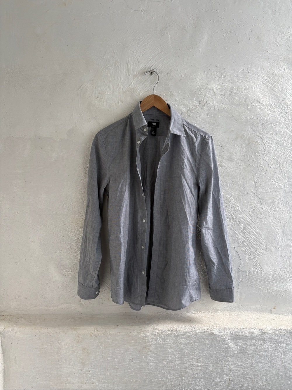 H&M men's gray "Easy Iron" long-sleeve button-up shirt